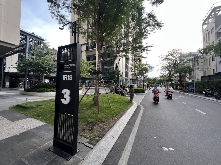 Bảng chỉ dẫn to&agrave; th&aacute;p Iris 3 chung cư H&agrave; Đ&ocirc; Centrosa Cao Thắng