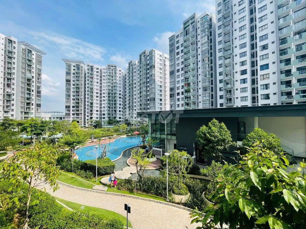 Nội khu chung cư Emerald Celadon City
