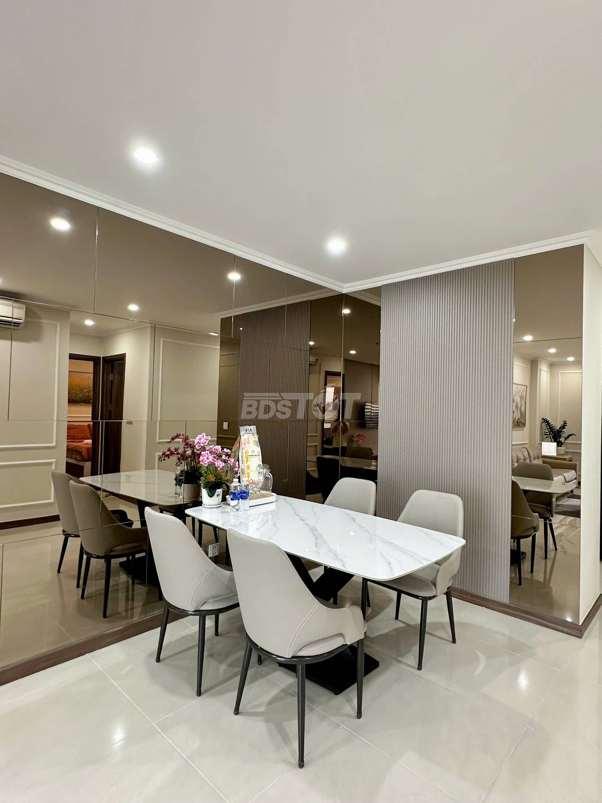 Bàn ăn căn hộ hà đô centrosa 2 phòng ngủ cho thuê ngắn hạn theo ngày tuần