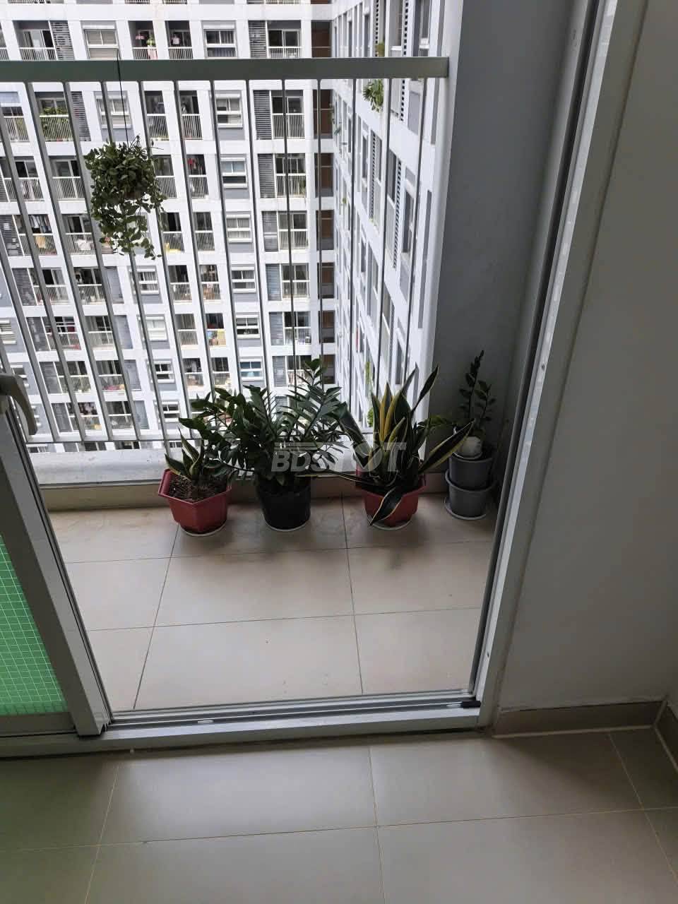 Ban công của căn hộ chung cư 1 phòng ngủ, 50m2, nội thất cơ bản bán tại Carillon 7