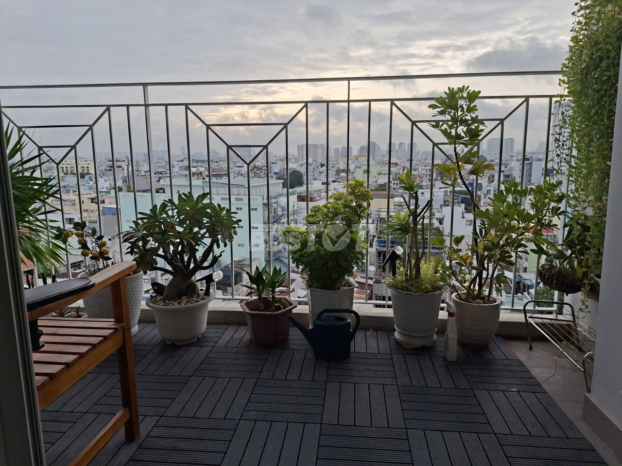 Ban công của căn hộ chung cư 2 phòng ngủ, 94m2, nội thất đầy đủ bán tại Valeo Đầm Sen