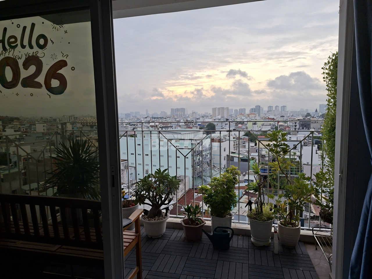 Ban công của căn hộ chung cư 2 phòng ngủ, 94m2, nội thất đầy đủ bán tại Valeo Đầm Sen