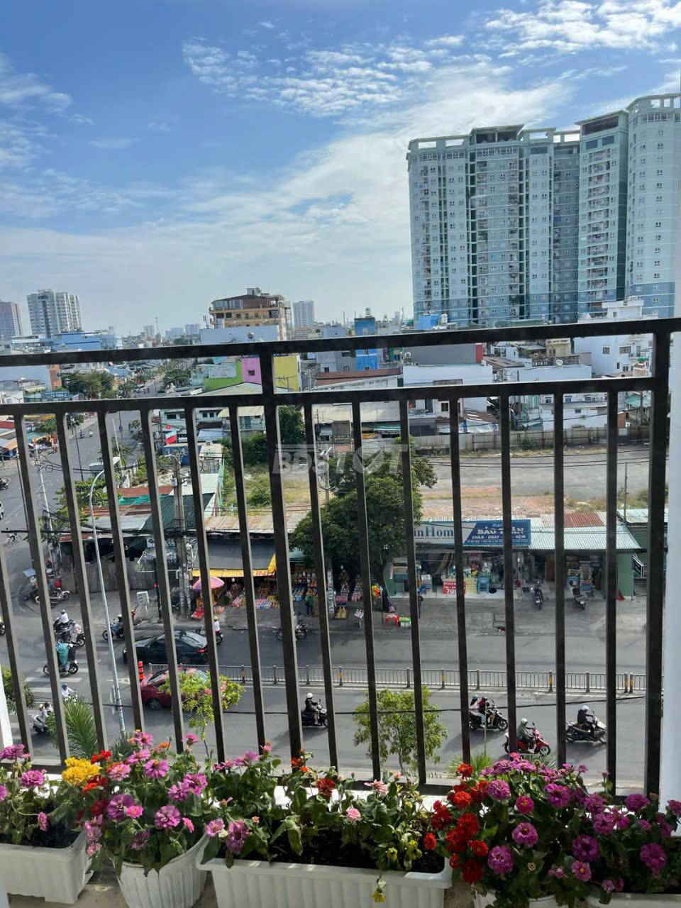 Ban công của căn hộ chung cư 3 phòng ngủ, 84m2, nội thất đầy đủ cho thuê tại Richstar Residence