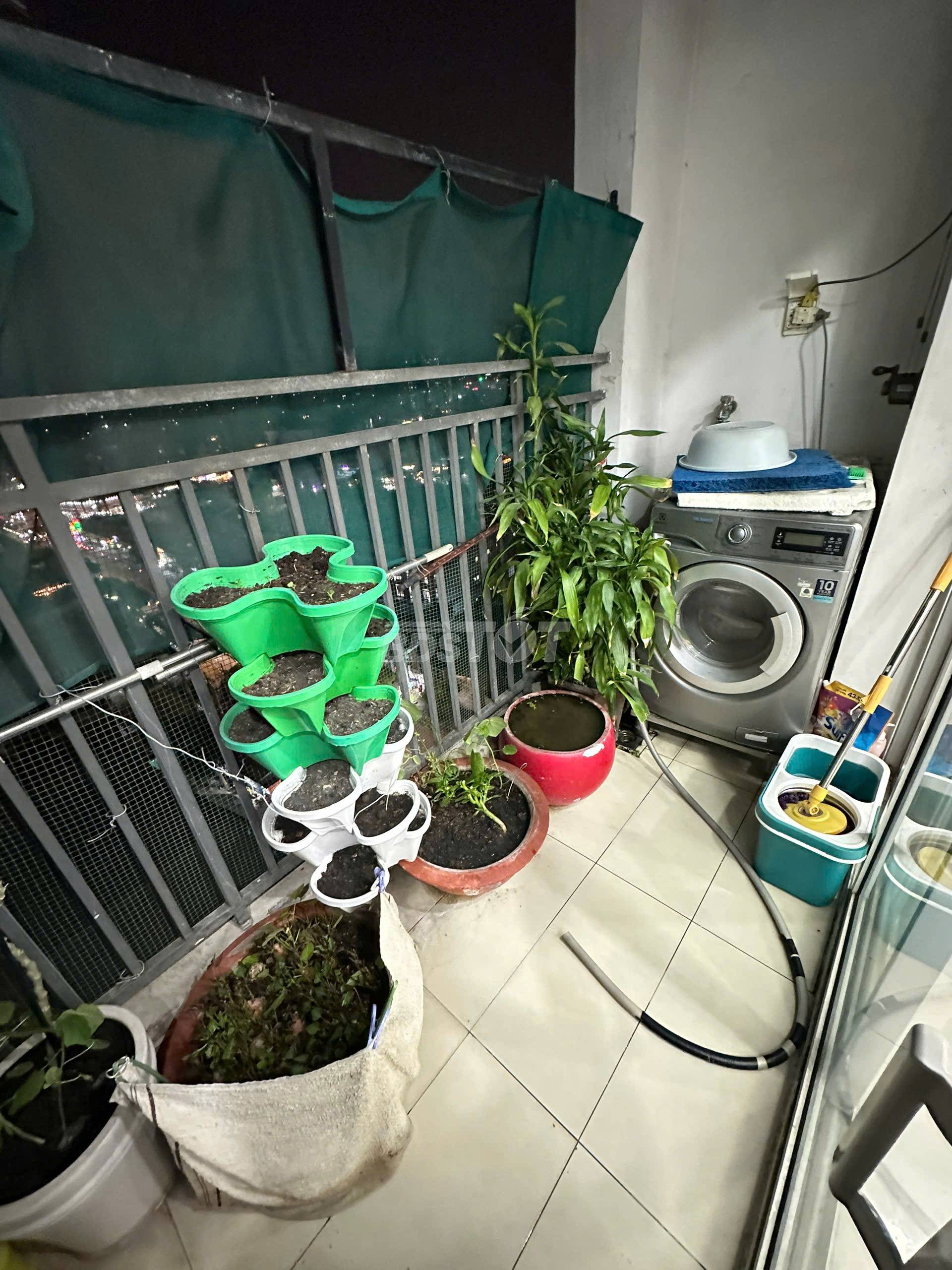 Ban công của căn hộ chung cư 3 phòng ngủ, 91m2, bán tại Richstar Residence