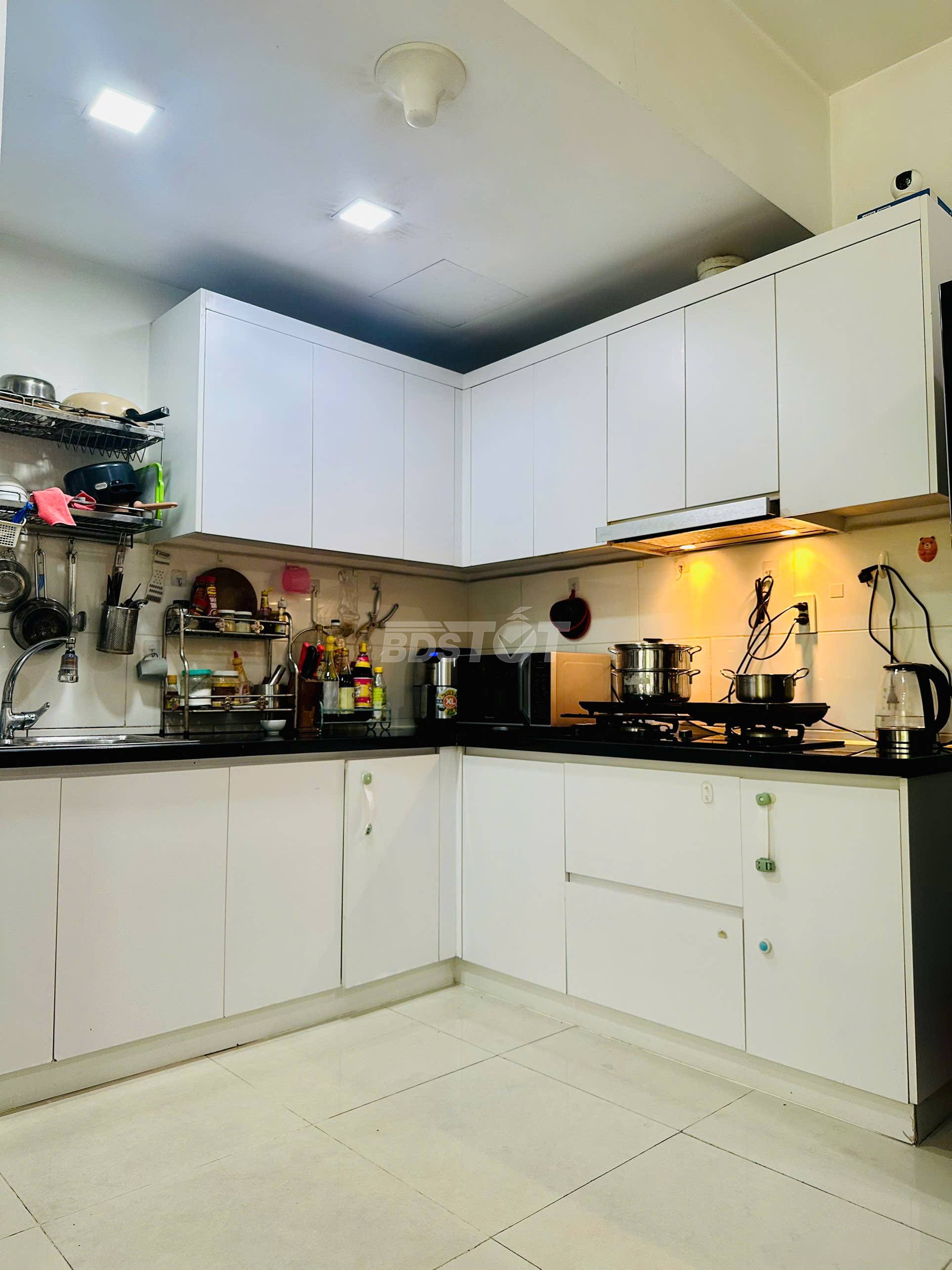 Bếp căn hộ ruby celadon city 68m 2 phòng ngủ 2 toilet cần bán