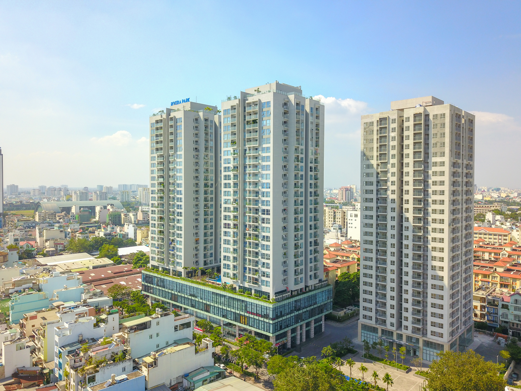Toàn cảnh 3 block Rivera Park Sài Gòn nhìn từ đường Thành Thái, phường Diên Hồng