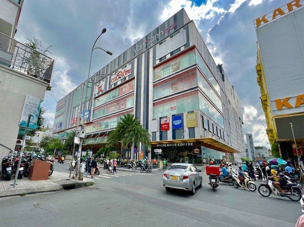 Vạn Hạnh Mall tiện ích ngoại khu dự án Hado Centrosa Garden Quận 10 trong bán kính 2km