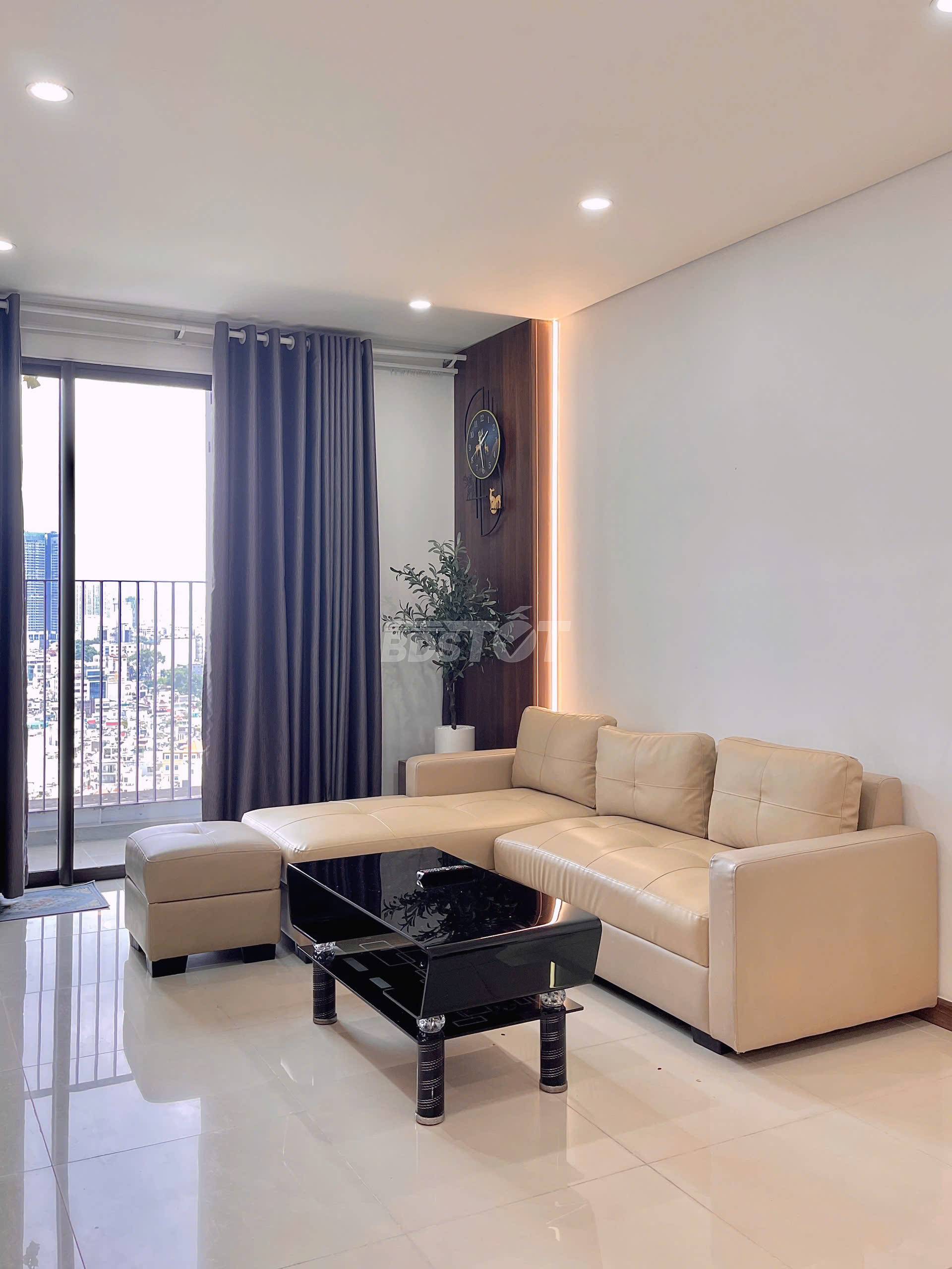 Phòng khách của căn hộ chung cư 2 phòng ngủ, 86m2, nội thất đầy đủ cho thuê tại Hà Đô Centrosa Garden