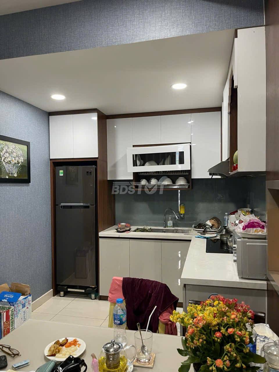 Khu bếp của căn hộ chung cư 2 phòng ngủ, 65m2, nội thất đầy đủ cho thuê tại Richstar Residence