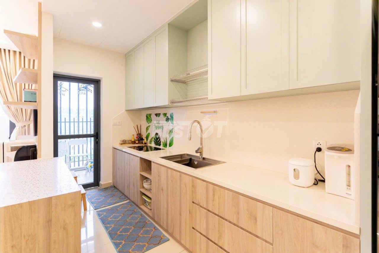 Khu bếp của căn hộ chung cư 2 phòng ngủ, 84m2, nội thất đầy đủ cho thuê tại Celadon City