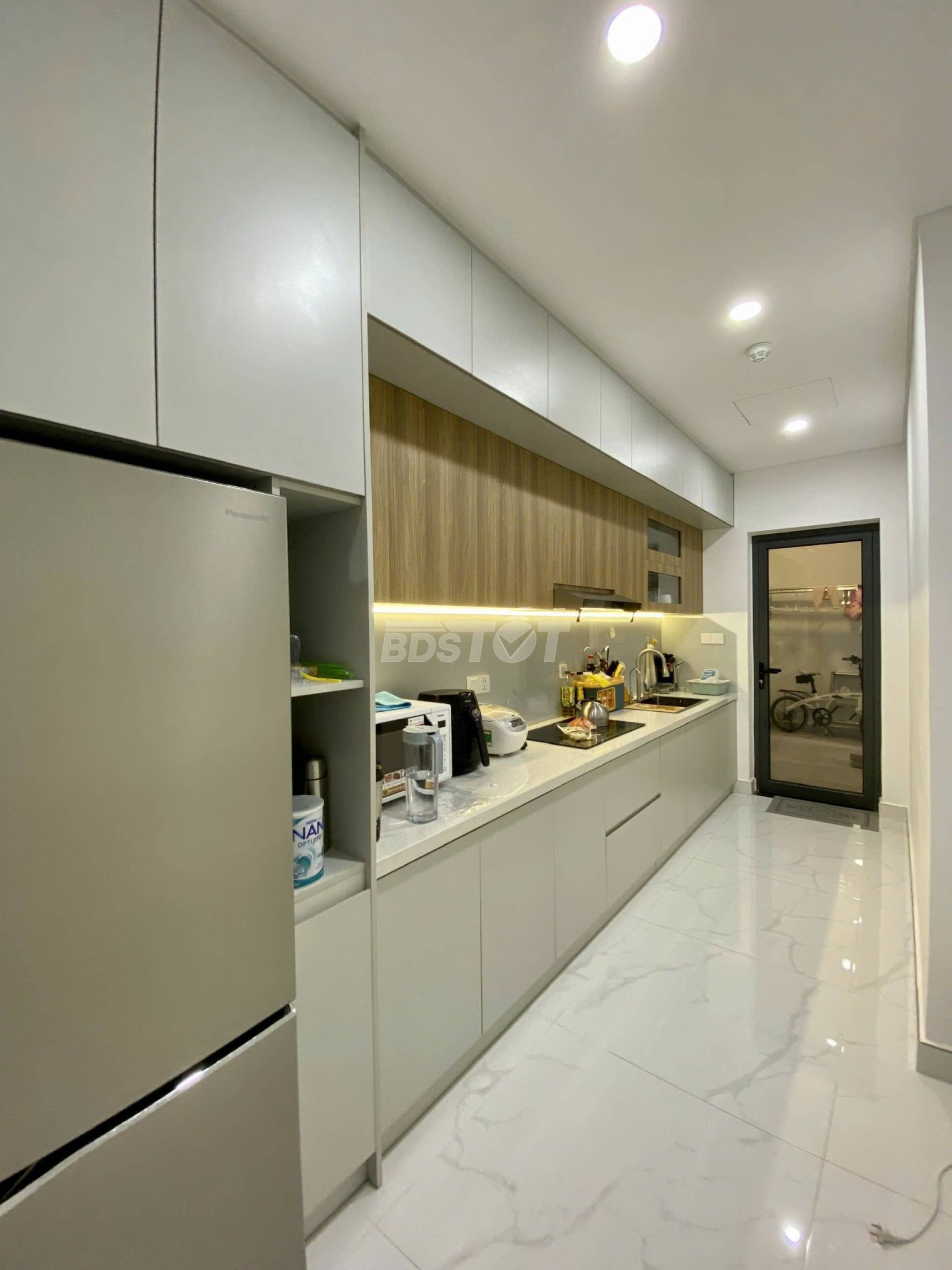 Khu bếp của căn hộ chung cư 2 phòng ngủ, 85m2, nội thất đầy đủ cho thuê tại Celadon City