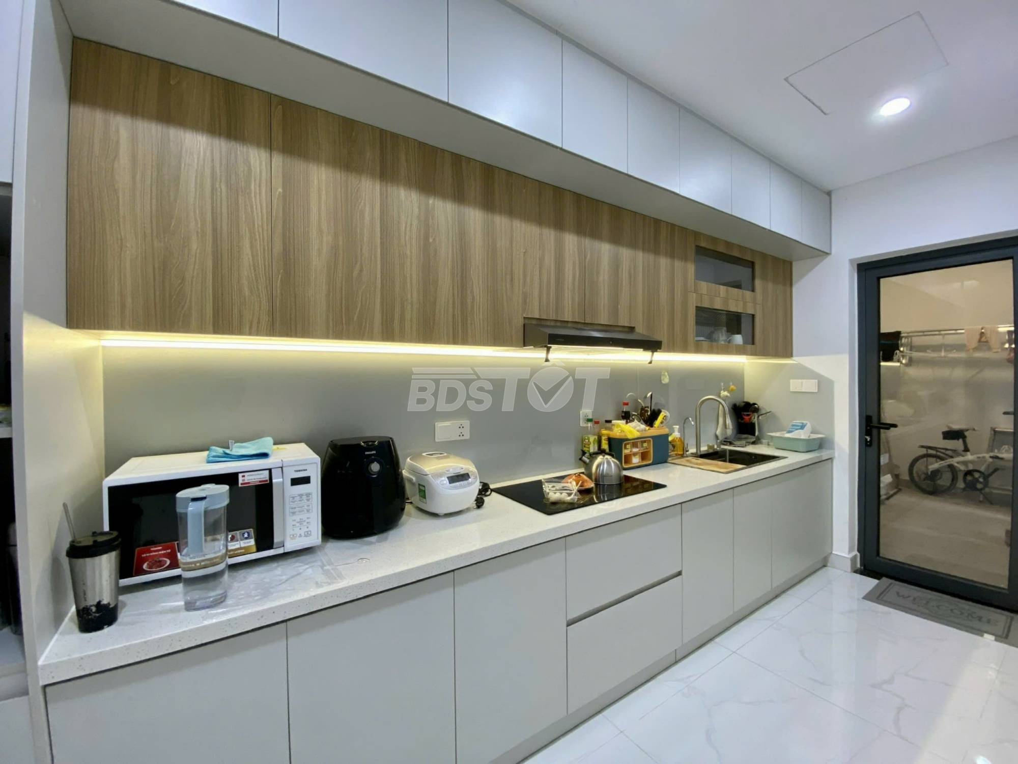Khu bếp của căn hộ chung cư 2 phòng ngủ, 85m2, nội thất đầy đủ cho thuê tại Celadon City