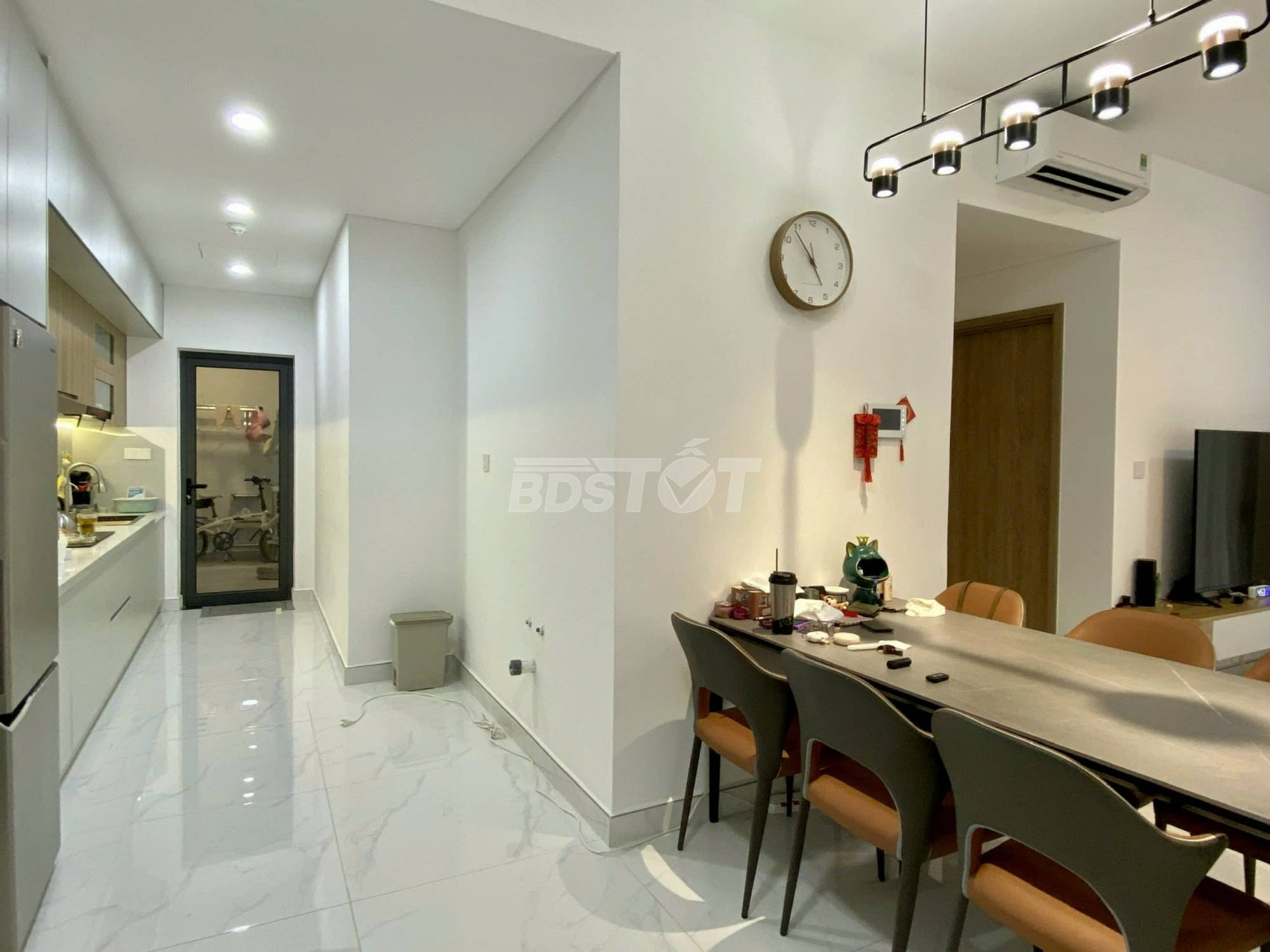 Khu bếp của căn hộ chung cư 2 phòng ngủ, 85m2, nội thất đầy đủ cho thuê tại Celadon City