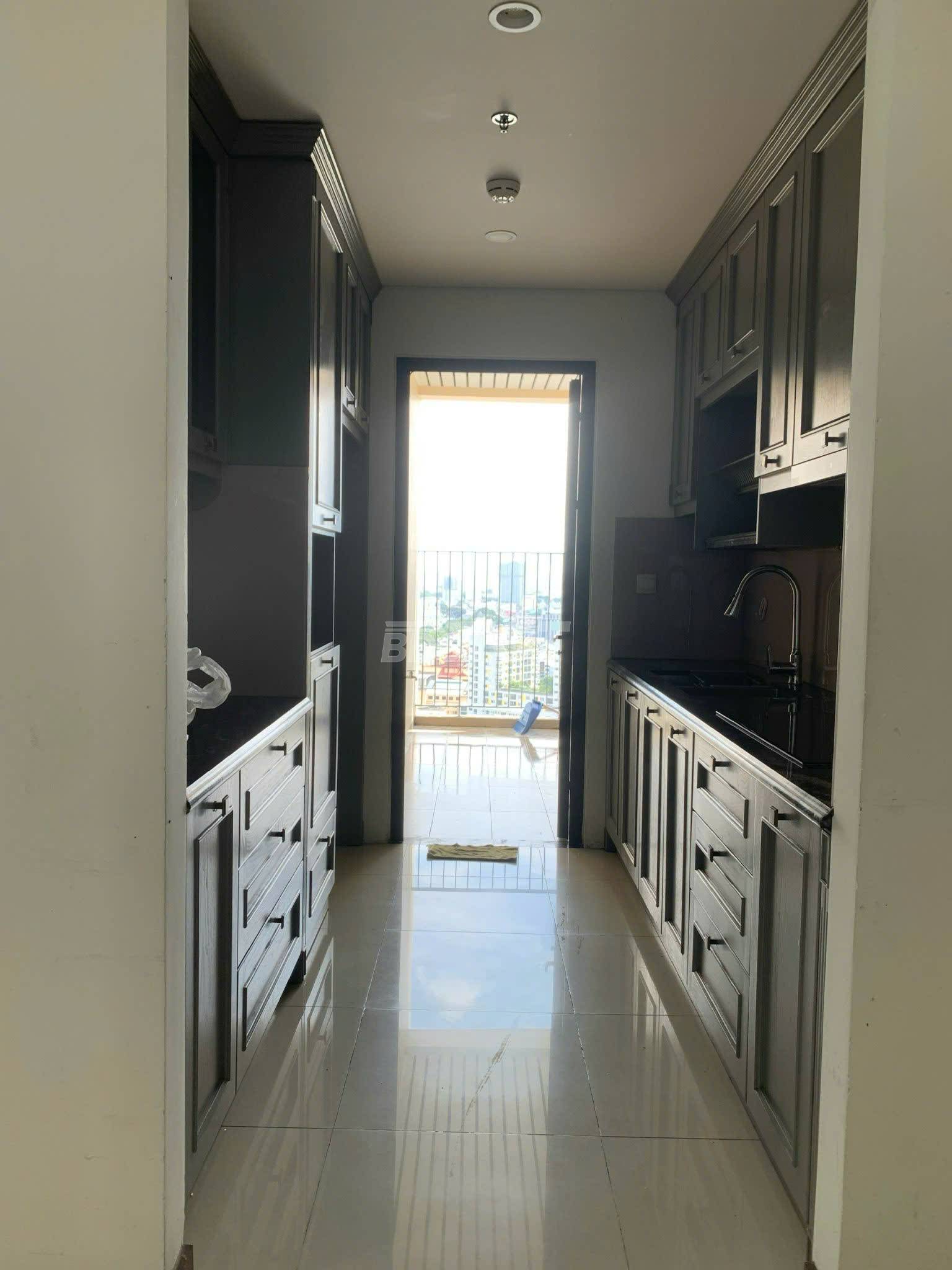 Khu bếp của căn hộ chung cư 2 phòng ngủ, 86m2, nội thất cơ bản cho thuê tại Hà Đô Centrosa Garden
