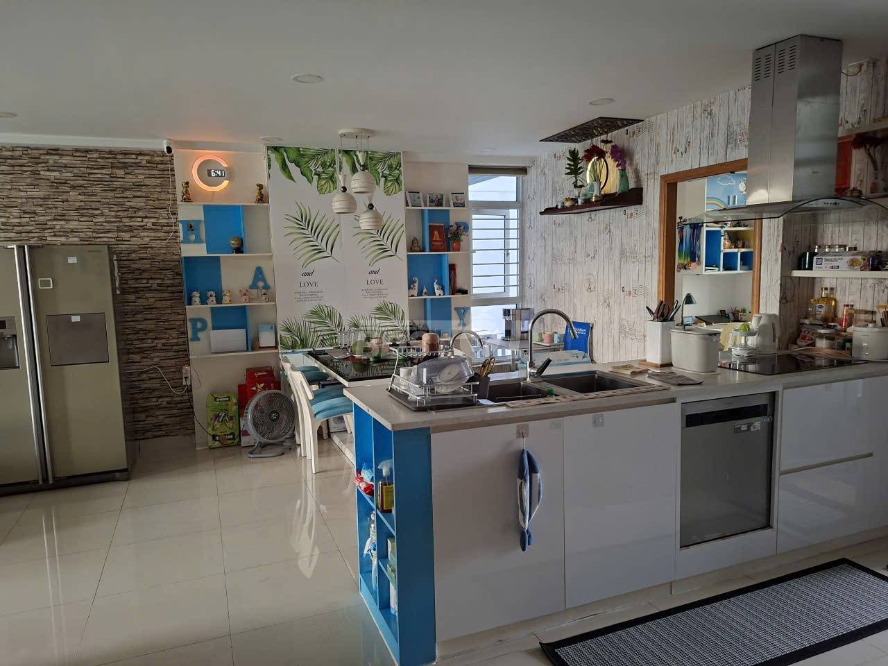 Khu bếp của căn hộ chung cư 2 phòng ngủ, 94m2, nội thất đầy đủ bán tại Valeo Đầm Sen