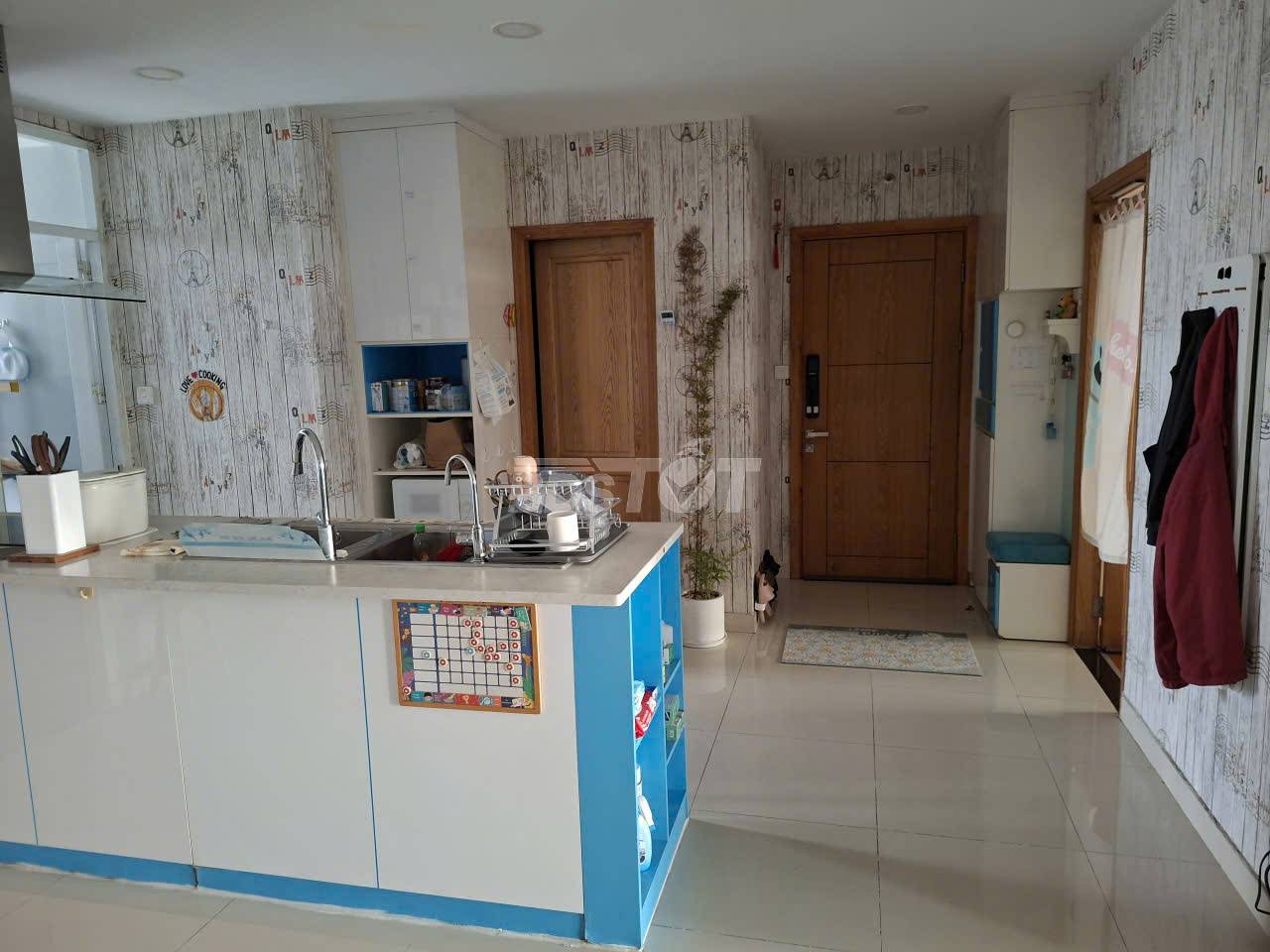 Khu bếp của căn hộ chung cư 2 phòng ngủ, 94m2, nội thất đầy đủ bán tại Valeo Đầm Sen