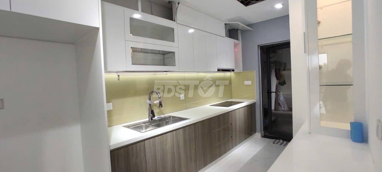 Khu bếp của căn hộ chung cư 3 phòng ngủ, 103m2, nội thất đầy đủ cho thuê tại Celadon City