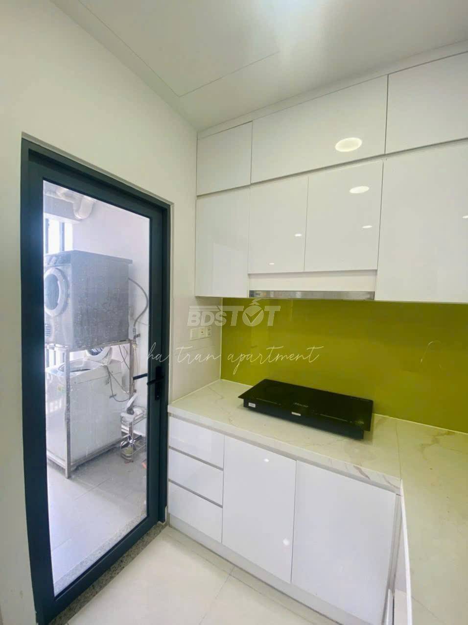 Khu bếp của căn hộ chung cư 3 phòng ngủ, 104m2, nội thất đầy đủ cho thuê tại Celadon City