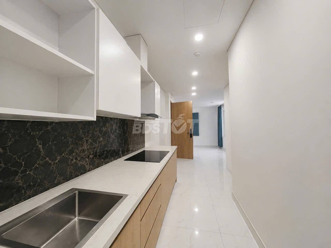Khu bếp của căn hộ chung cư 3 phòng ngủ, 108m2, nội thất cơ bản cho thuê tại Celadon City