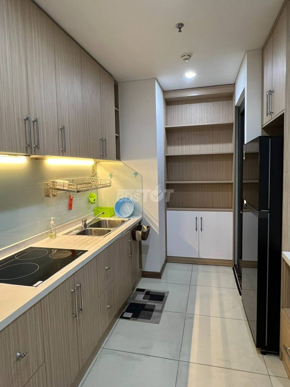 Khu bếp của căn hộ chung cư tại Chung cư cao tầng, Hà Đô Centrosa Garden