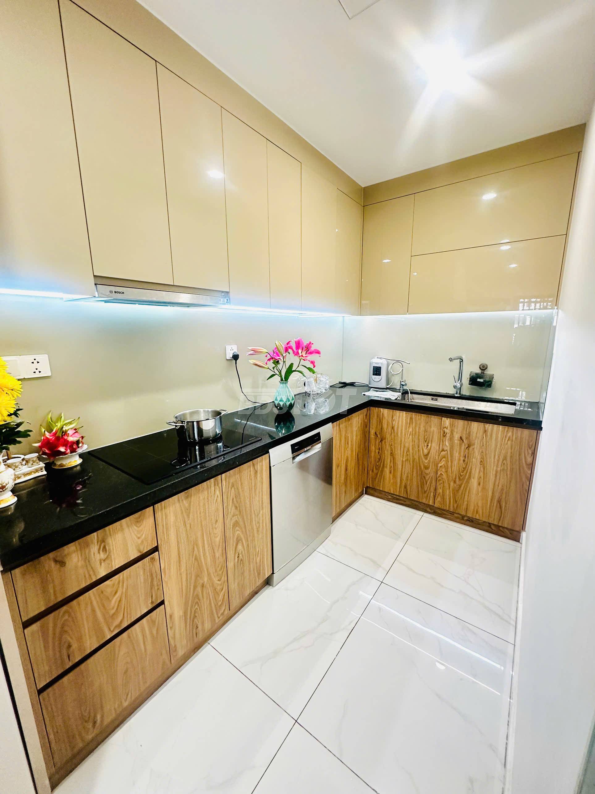 Khu bếp của căn hộ chung cư tại Diamond Alnata Plus, Celadon City