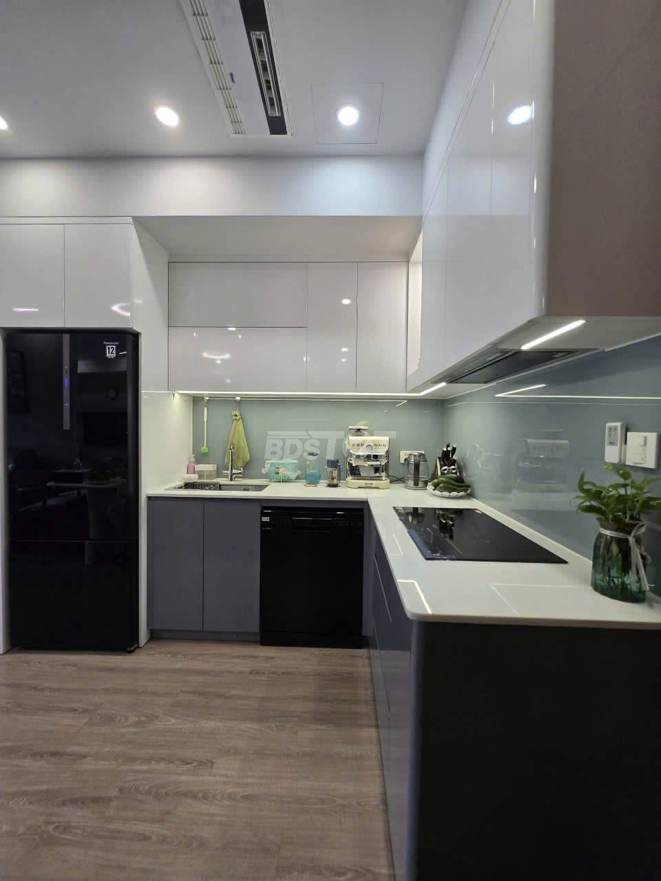 Khu bếp của căn hộ chung cư tại Emerald Precinct, Celadon City