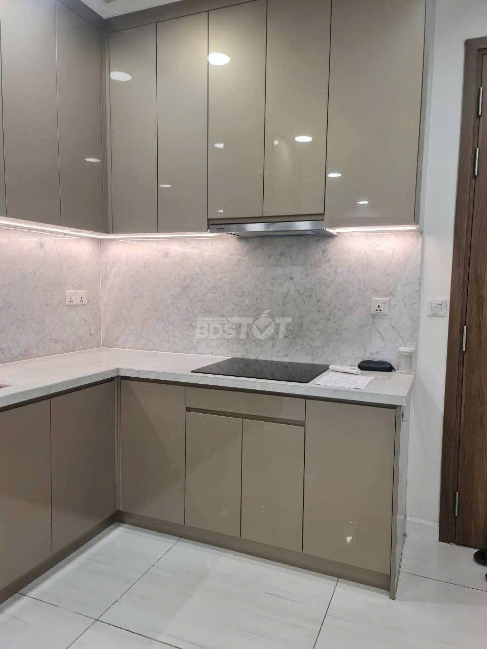 Khu bếp của căn hộ chung cư tại Emerald Precinct, Celadon City