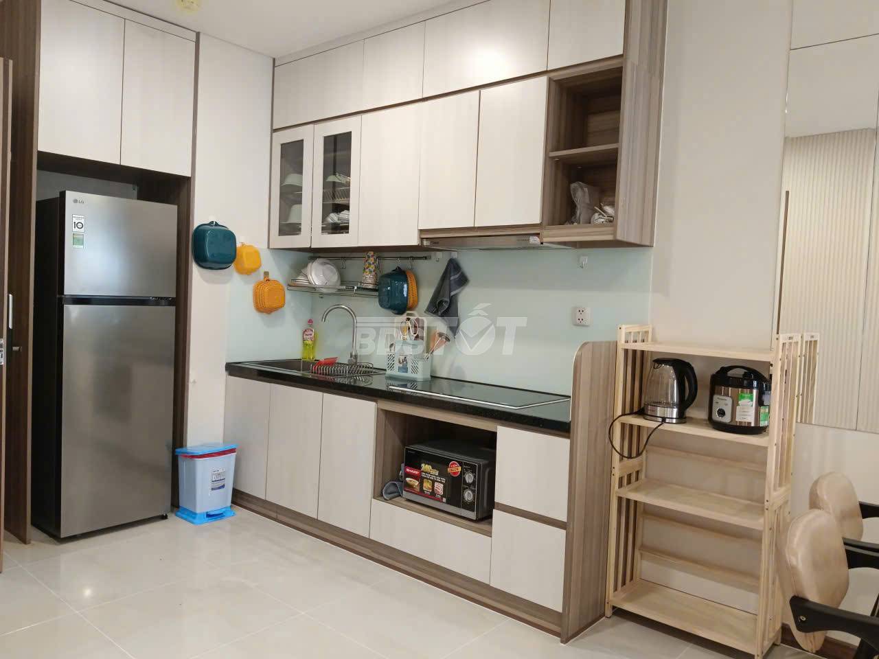 Khu bếp của căn hộ chung cư 1 phòng ngủ, 60m2, nội thất đầy đủ cho thuê tại Hà Đô Centrosa Garden
