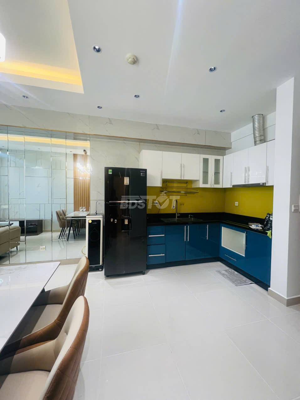 Khu bếp của căn hộ chung cư 2 phòng ngủ, 65m2, nội thất đầy đủ cho thuê tại Richstar Residence