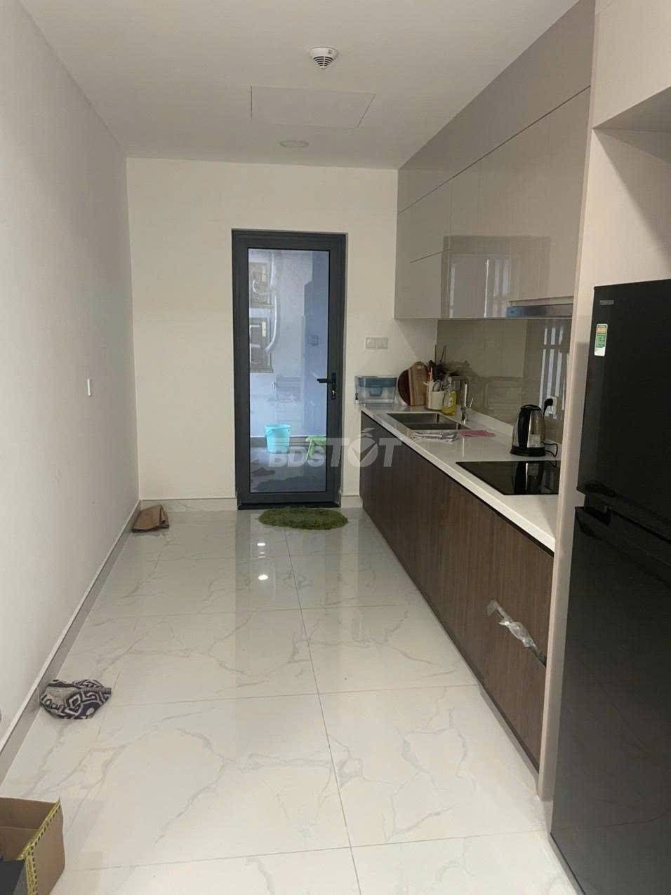 Khu bếp của căn hộ chung cư 2 phòng ngủ, 96m2, nội thất đầy đủ cho thuê tại Celadon City