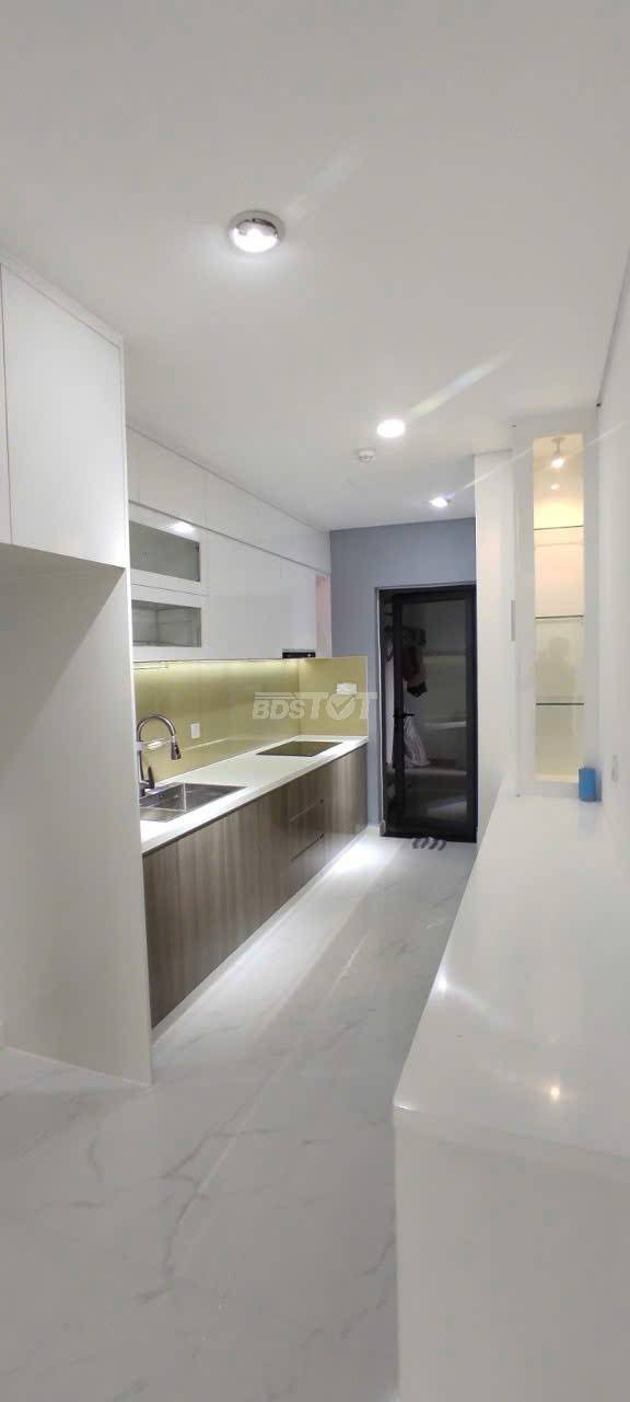 Khu bếp của căn hộ chung cư 3 phòng ngủ, 103m2, nội thất đầy đủ cho thuê tại Celadon City