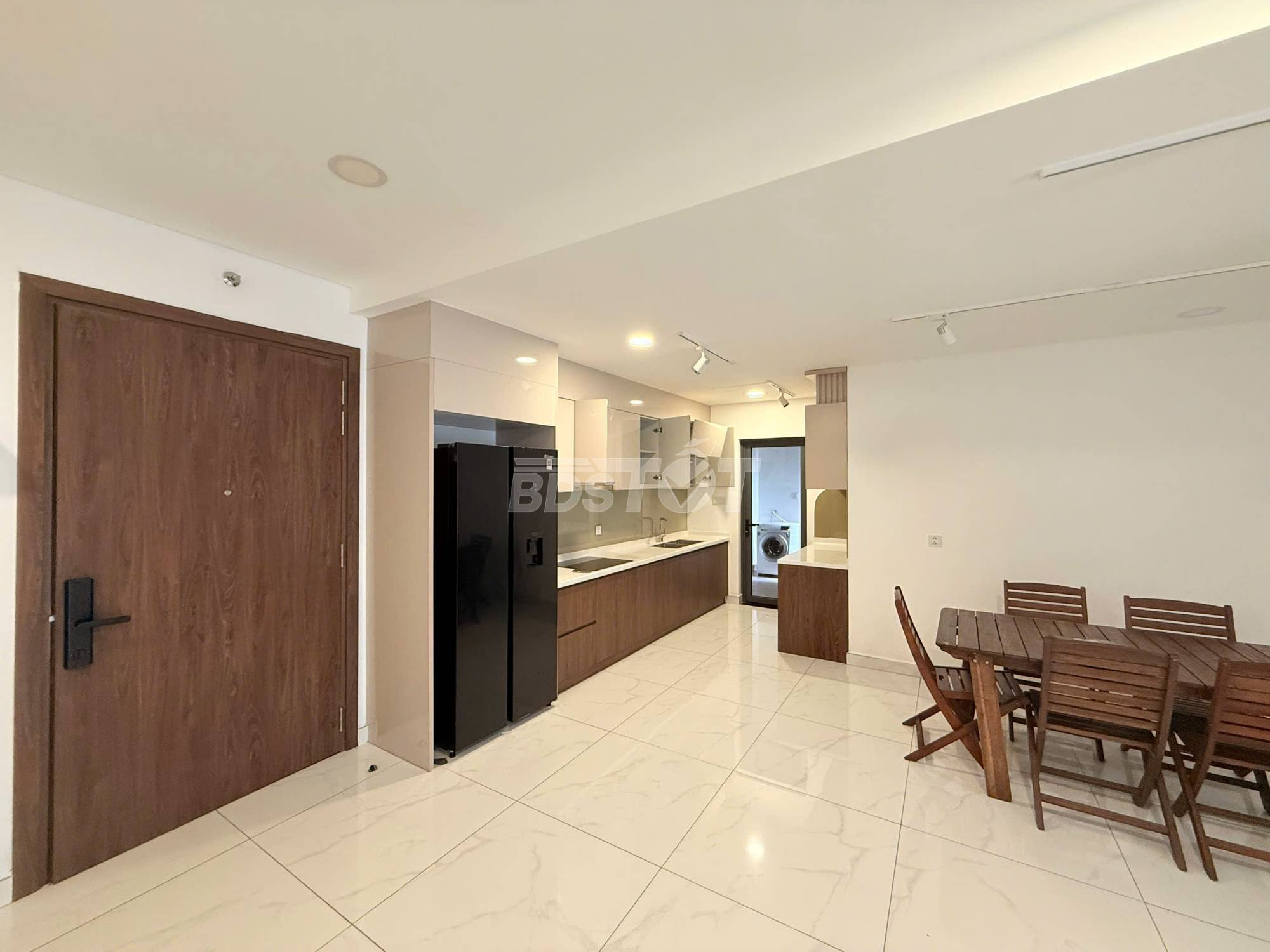 Khu vực bàn ăn của căn hộ chung cư 2 phòng ngủ, 112m2, nội thất đầy đủ cho thuê tại Celadon City