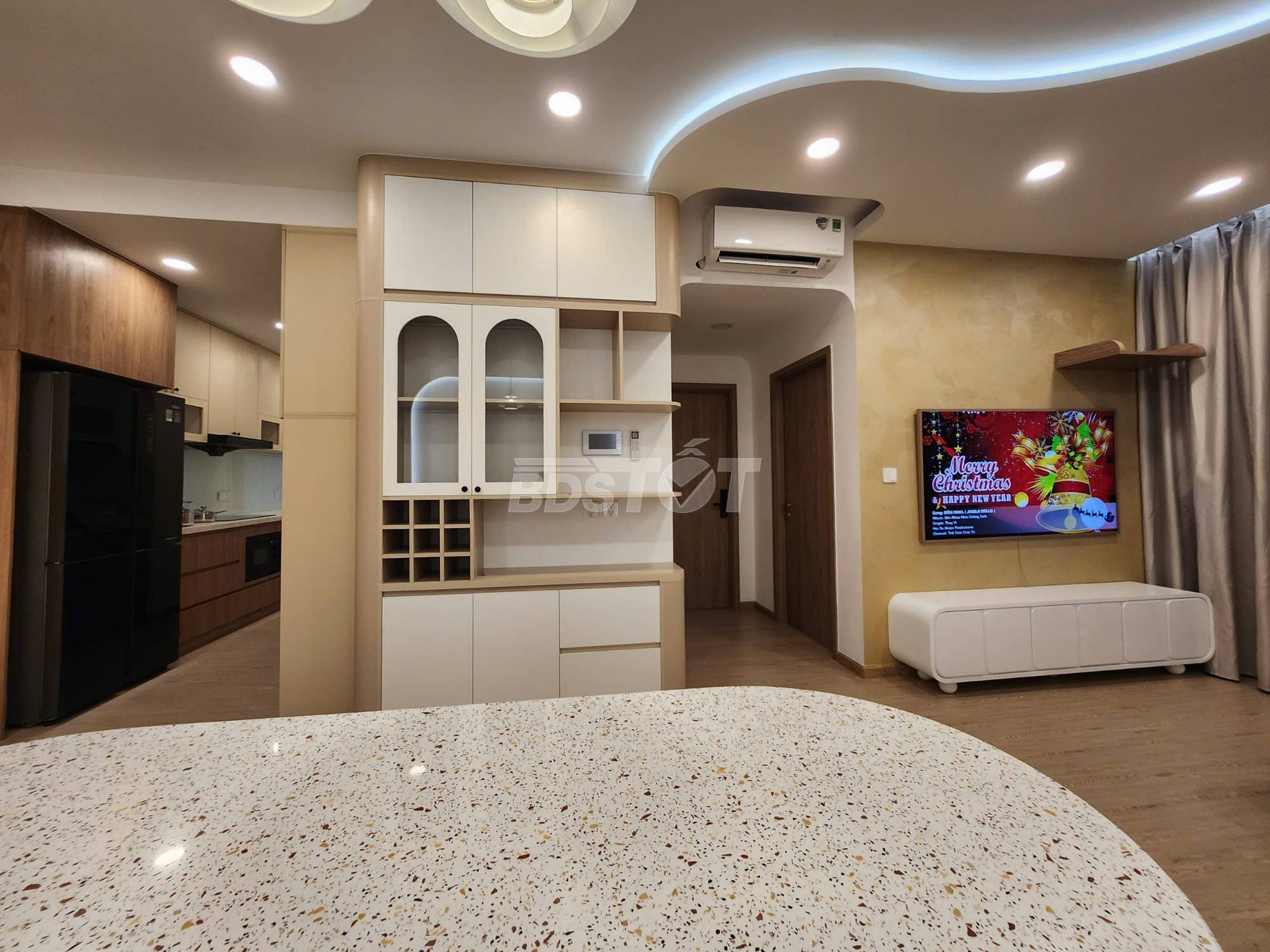 Khu vực bàn ăn của căn hộ chung cư 2 phòng ngủ, 85m2, nội thất đầy đủ bán tại Celadon City