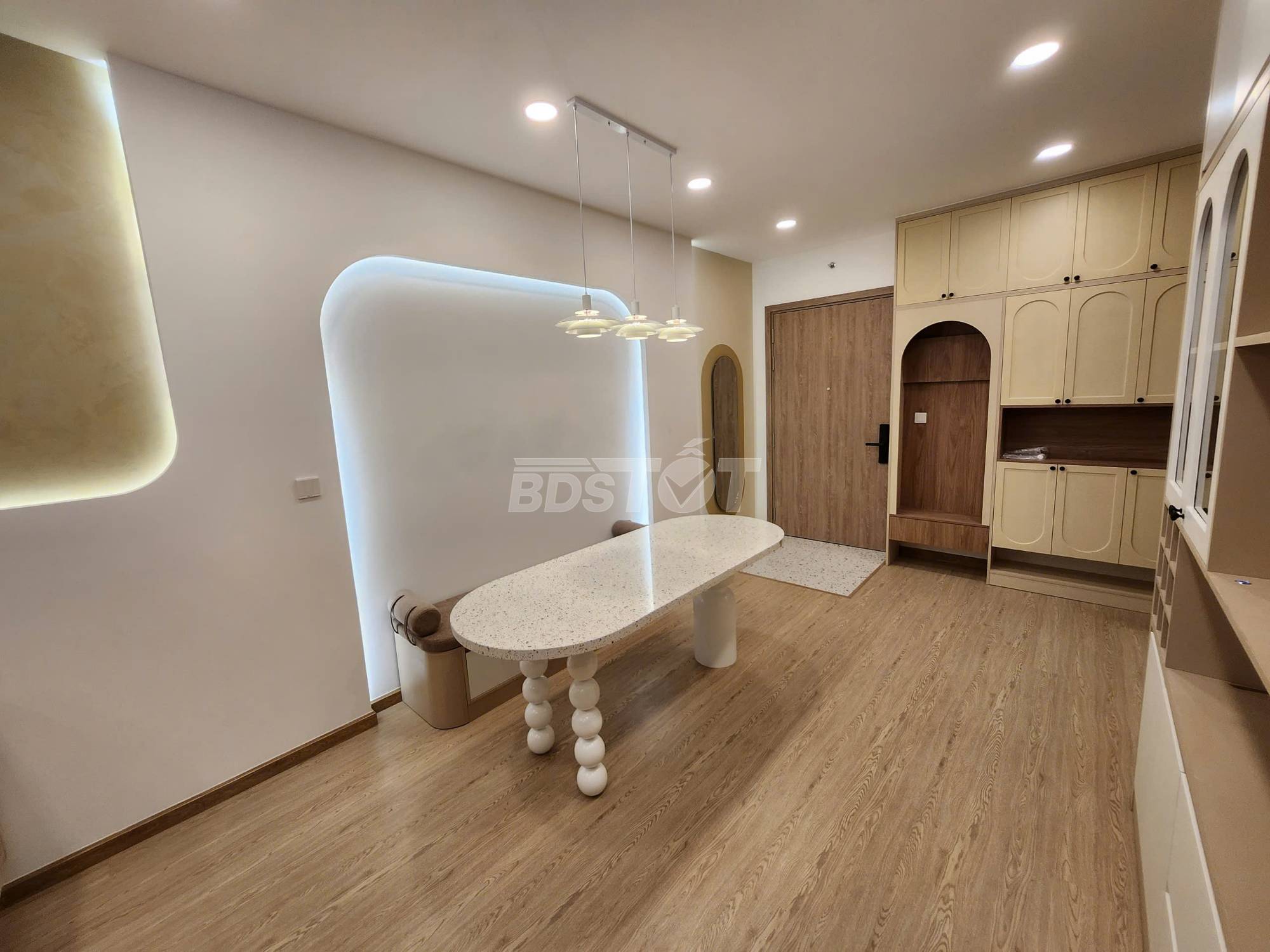 Khu vực bàn ăn của căn hộ chung cư 2 phòng ngủ, 85m2, nội thất đầy đủ bán tại Celadon City