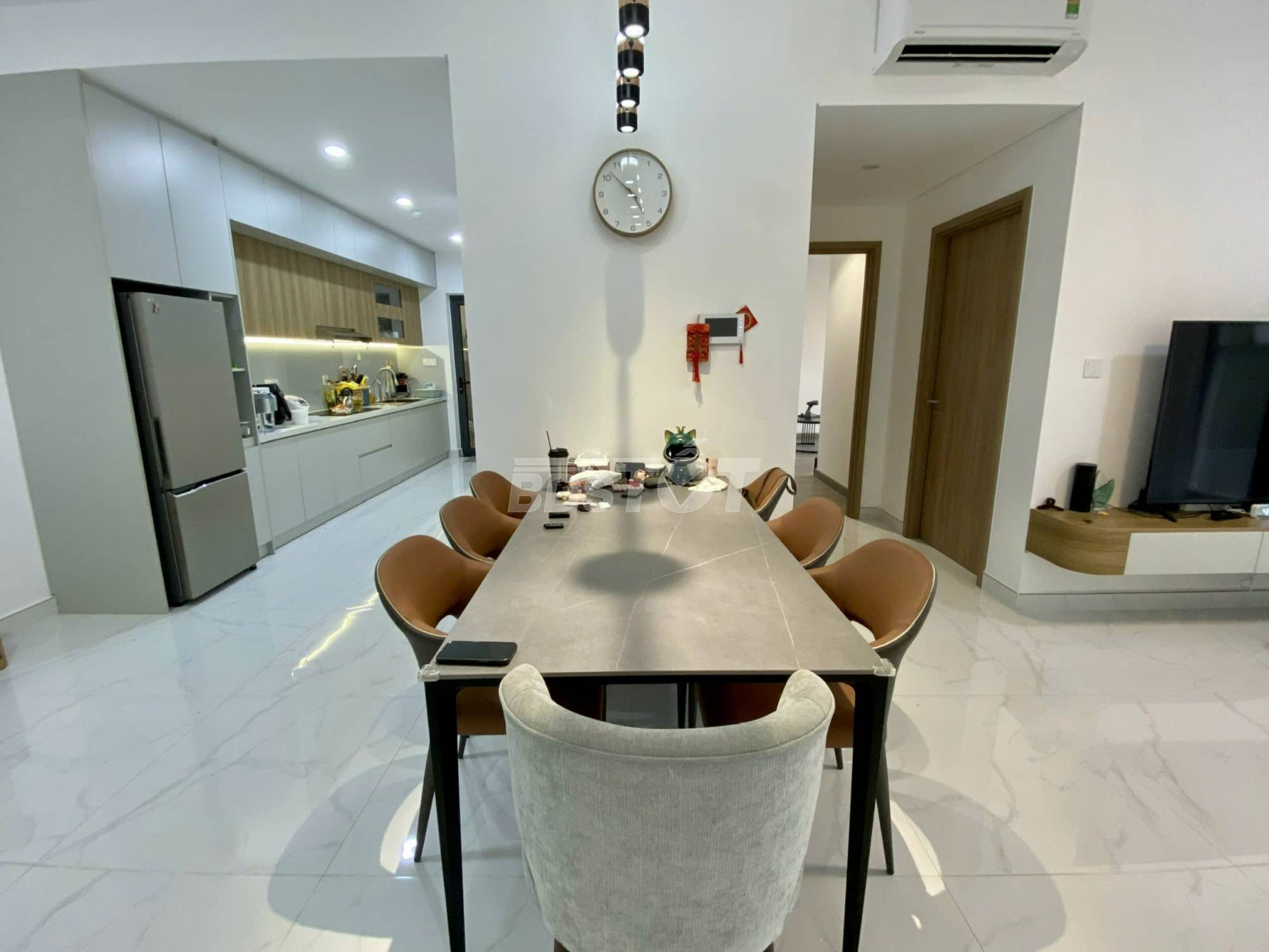 Khu vực bàn ăn của căn hộ chung cư 2 phòng ngủ, 85m2, nội thất đầy đủ cho thuê tại Celadon City