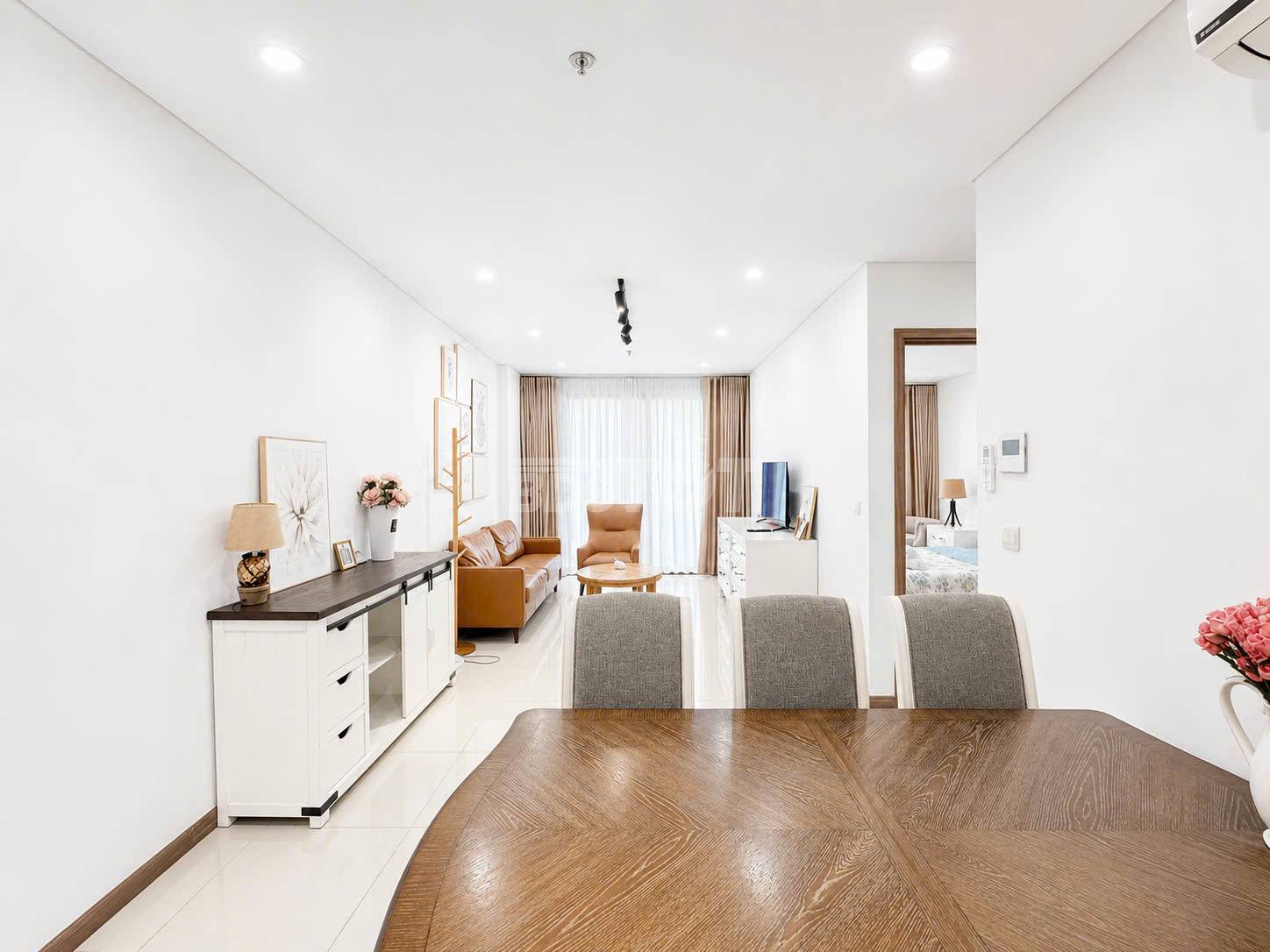 Khu vực bàn ăn của căn hộ chung cư 3 phòng ngủ, 107m2, nội thất đầy đủ cho thuê tại Hà Đô Centrosa Garden