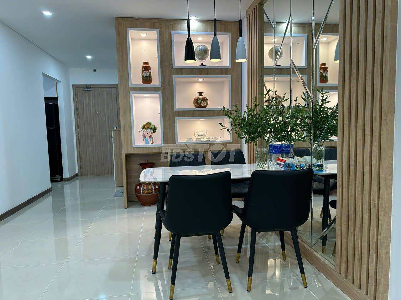 Khu vực bàn ăn của căn hộ chung cư tại Chung cư cao tầng, Hà Đô Centrosa Garden