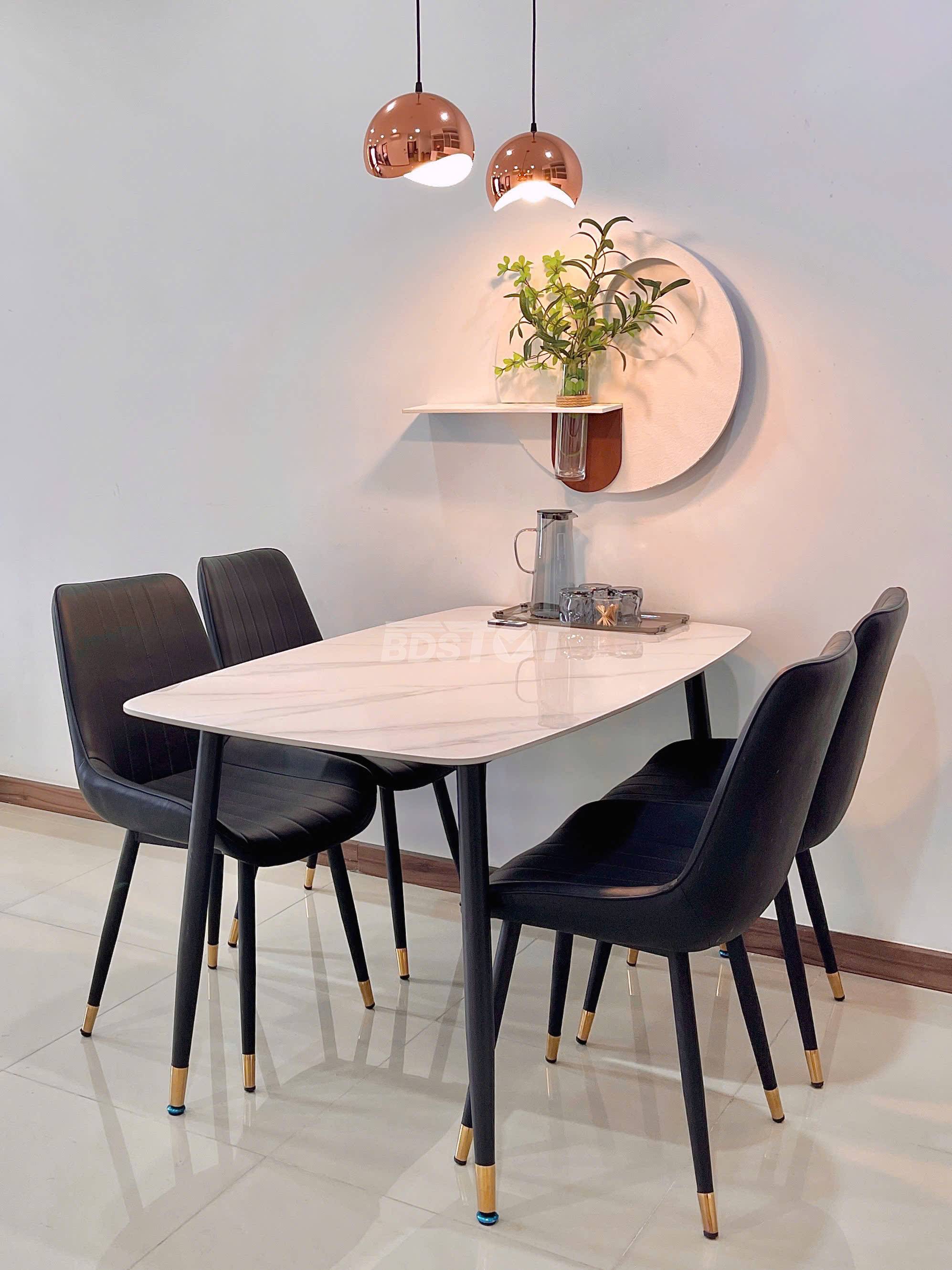 Khu vực bàn ăn của căn hộ chung cư 3 phòng ngủ, 84m2, bán tại Richstar Residence