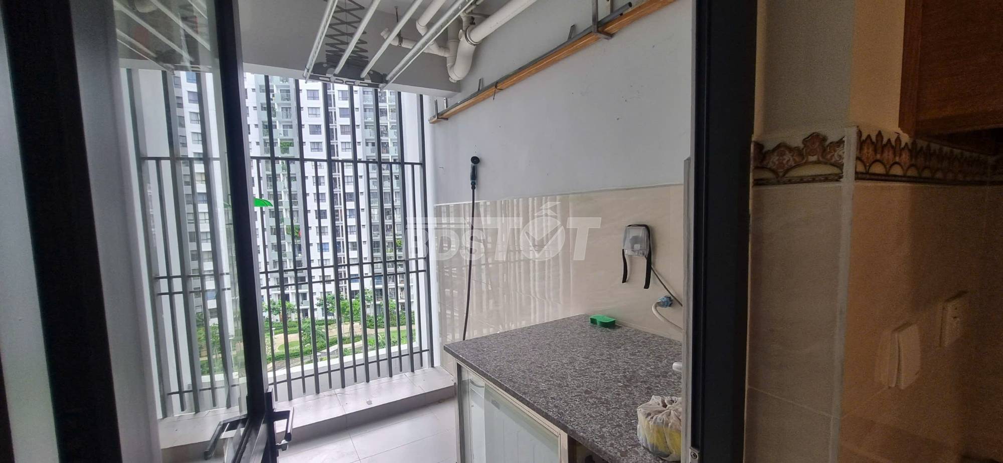 Lô gia của căn hộ chung cư 2 phòng ngủ, 71m2, nội thất đầy đủ cho thuê tại Celadon City