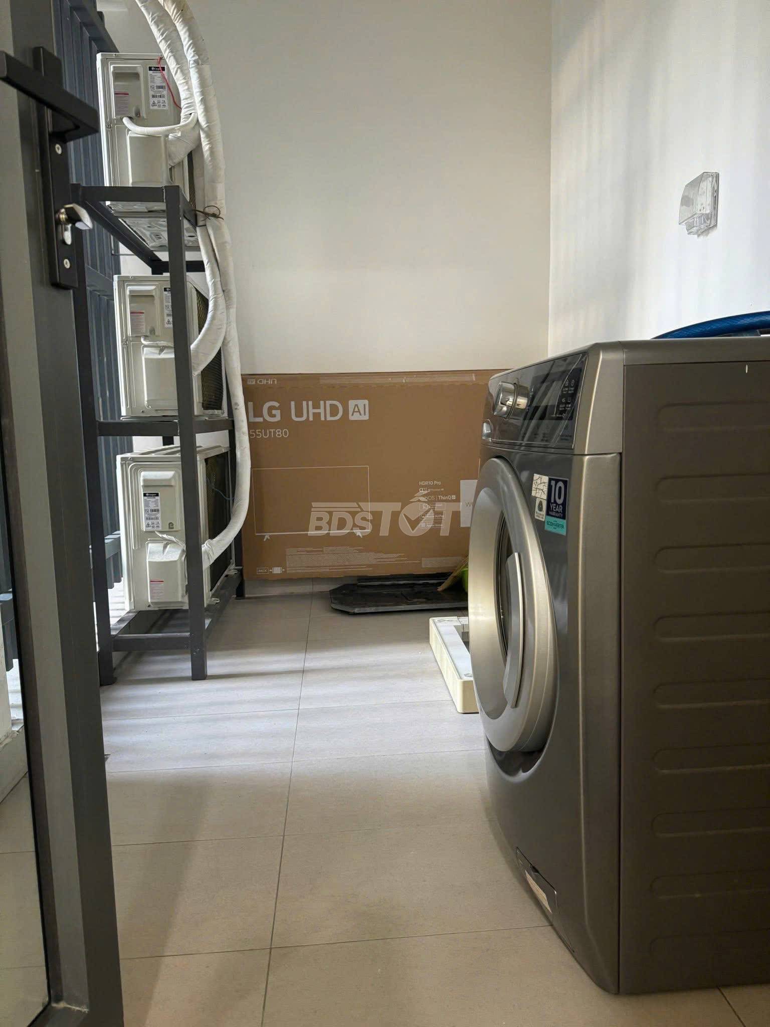 Lô gia của căn hộ chung cư 2 phòng ngủ, 85m2, nội thất đầy đủ cho thuê tại Celadon City