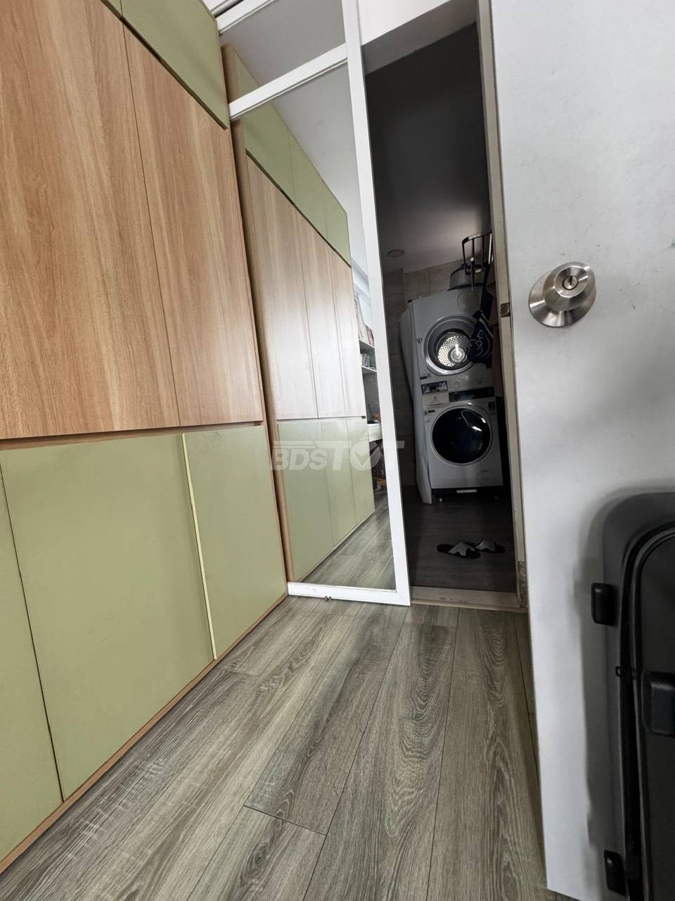 Lô gia của căn hộ chung cư 2 phòng ngủ, 94m2, nội thất đầy đủ bán tại Valeo Đầm Sen
