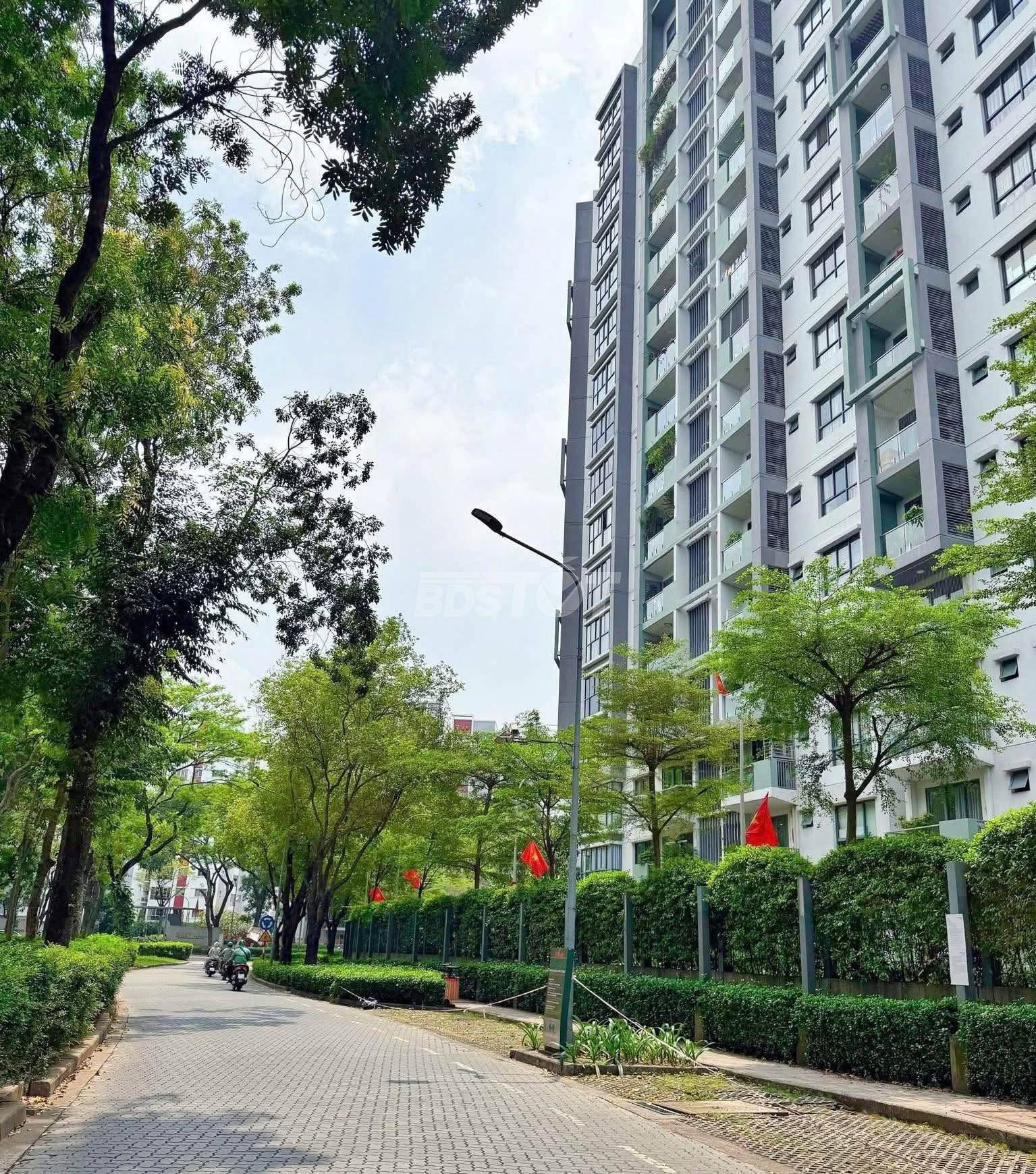 Mặt ngoài tòa nhà tại Chung Cư Emerald, Celadon City