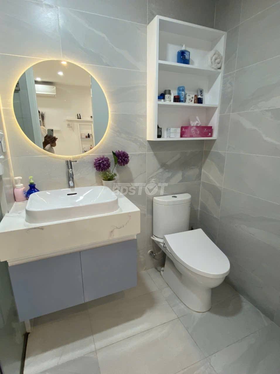 Nhà tắm của căn hộ chung cư 1 phòng ngủ, 53m2, bán tại Richstar Residence