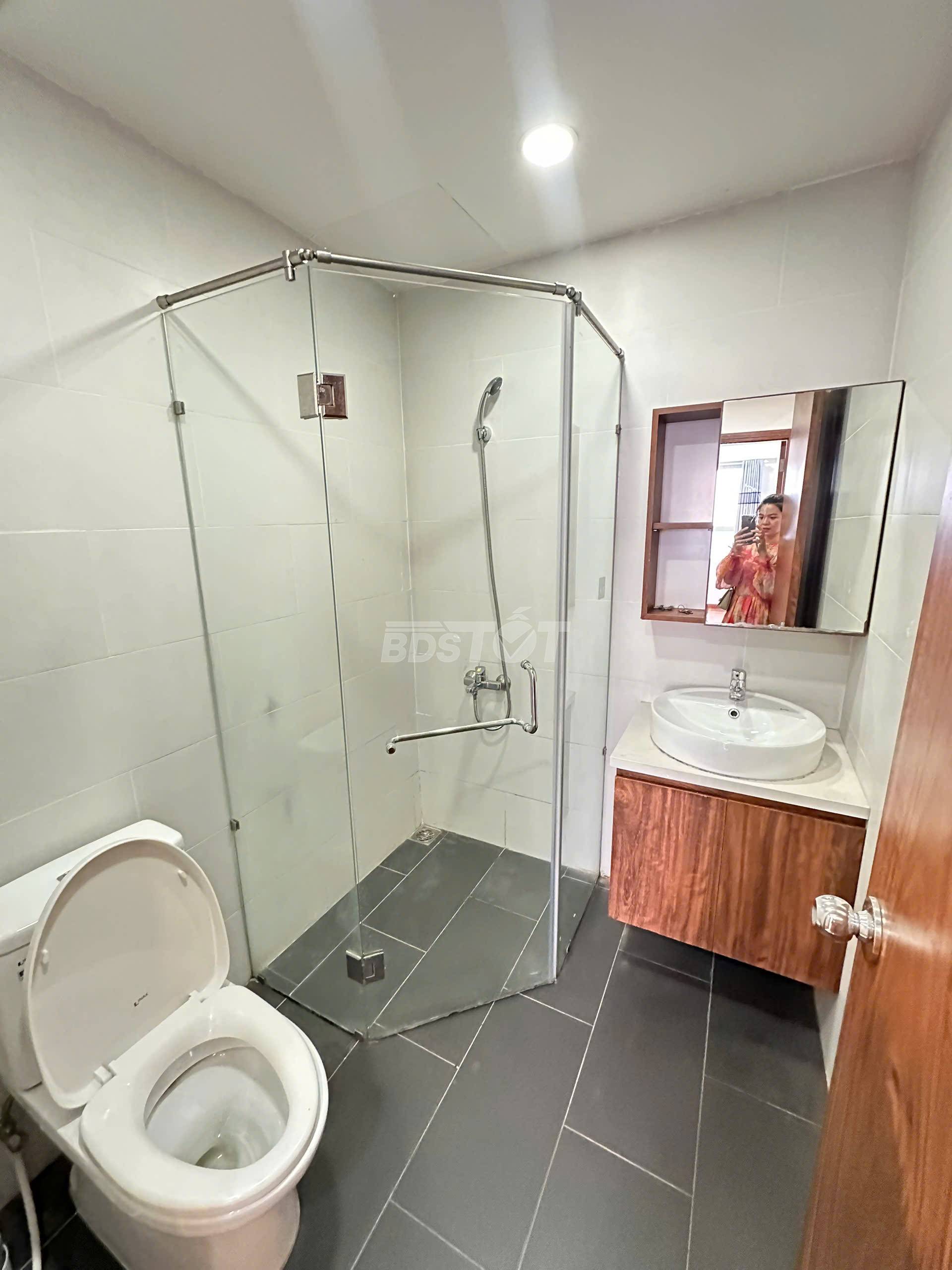 Nhà tắm của căn hộ chung cư 2 phòng ngủ, 65m2, bán tại Richstar Residence