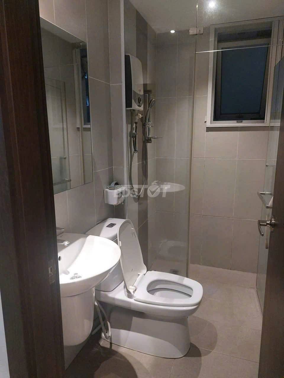 Nhà vệ sinh của căn hộ chung cư tại Ruby Precinct, Celadon City