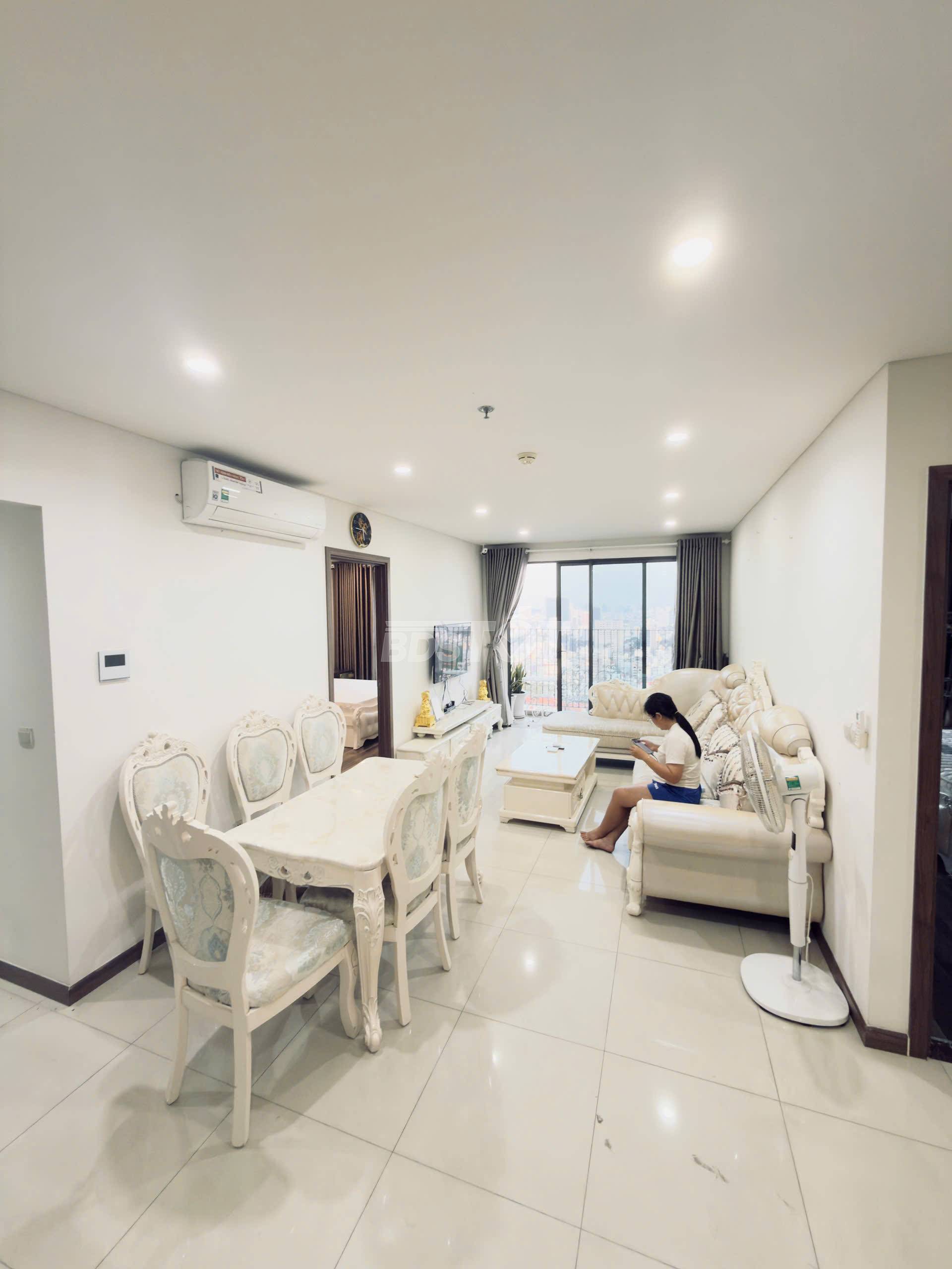 Phòng khách của căn hộ chung cư 2 phòng ngủ, 107m2, nội thất đầy đủ cho thuê tại Hà Đô Centrosa Garden