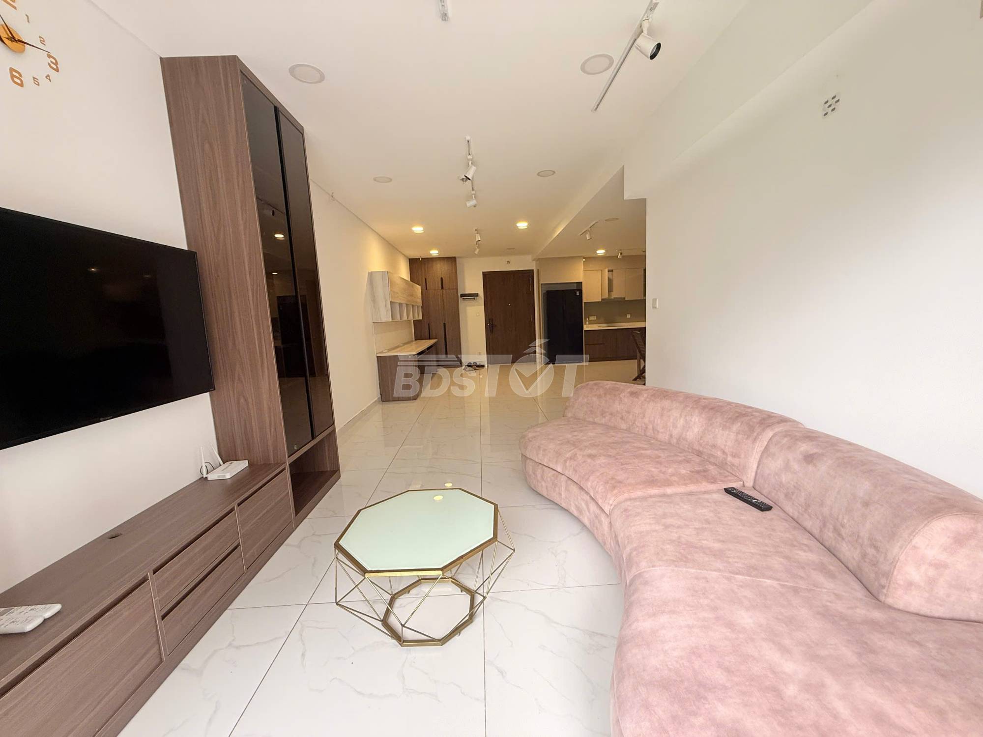 Phòng khách của căn hộ chung cư 2 phòng ngủ, 112m2, nội thất đầy đủ cho thuê tại Celadon City