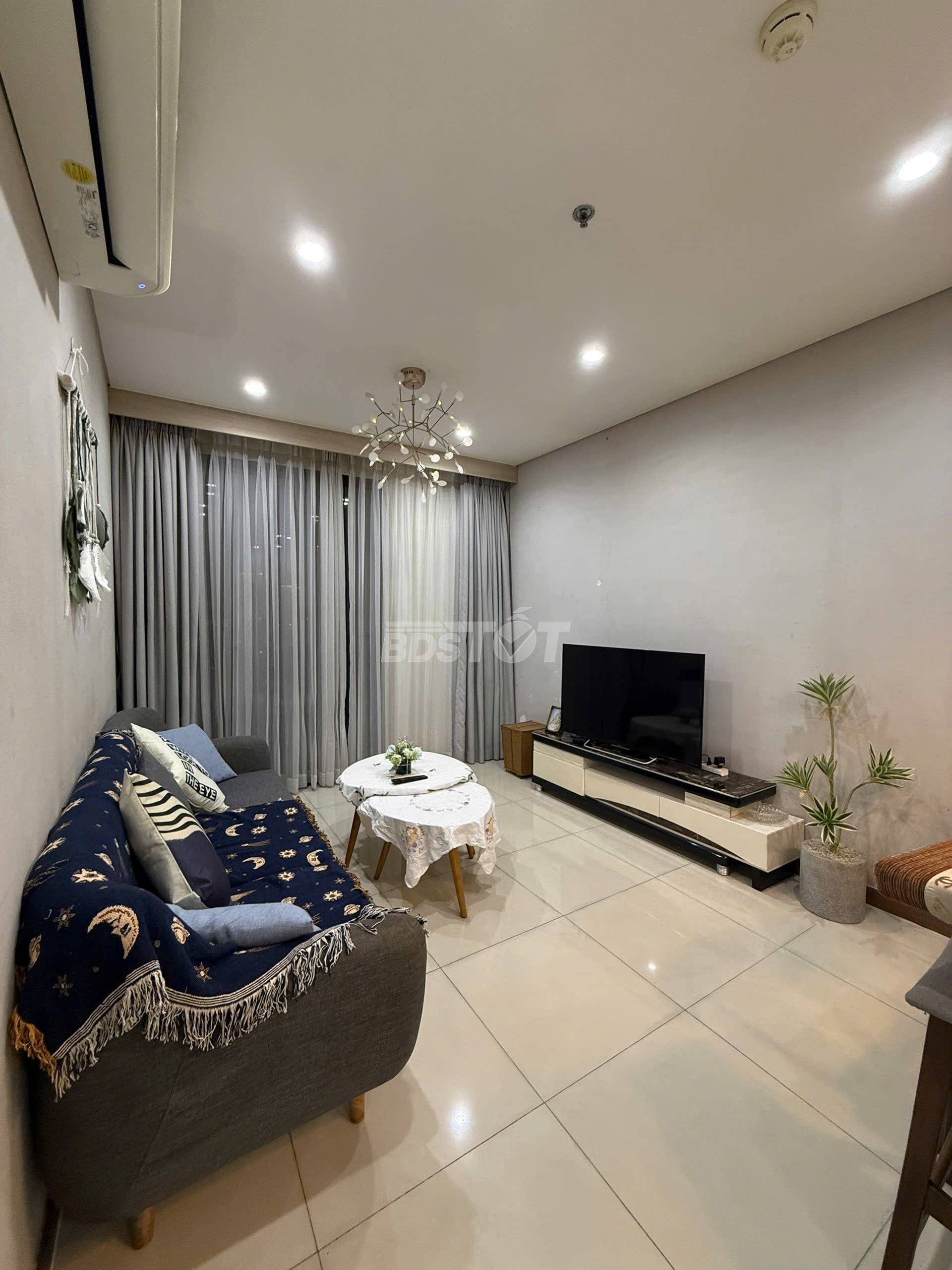 Phòng khách của căn hộ chung cư 2 phòng ngủ, 65m2, nội thất đầy đủ cho thuê tại Richstar Residence