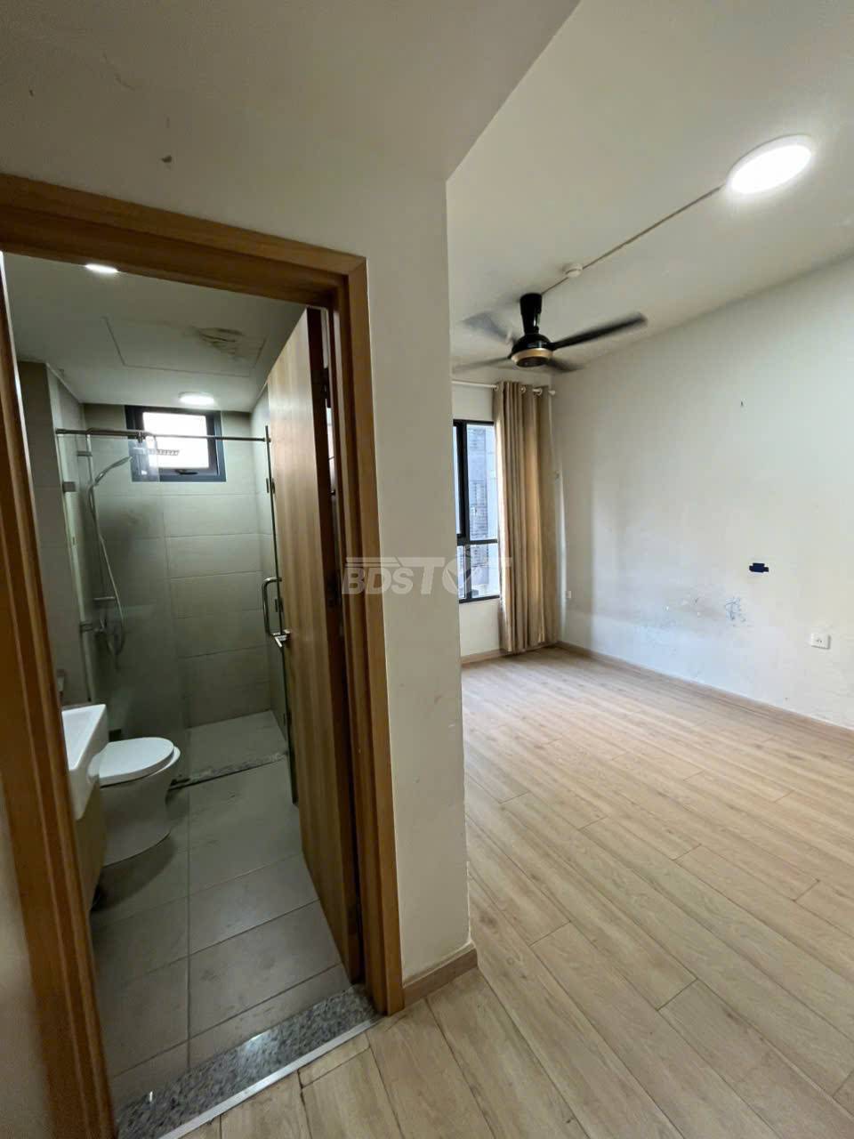 Phòng khách của căn hộ chung cư 2 phòng ngủ, 71m2, nội thất đầy đủ bán tại Celadon City