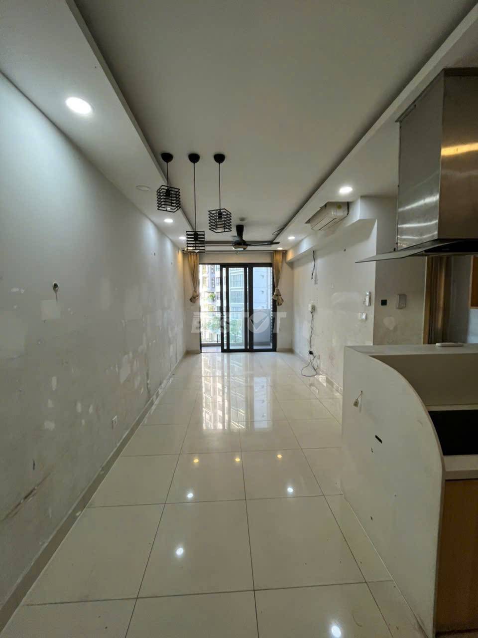 Phòng khách của căn hộ chung cư 2 phòng ngủ, 71m2, nội thất đầy đủ bán tại Celadon City